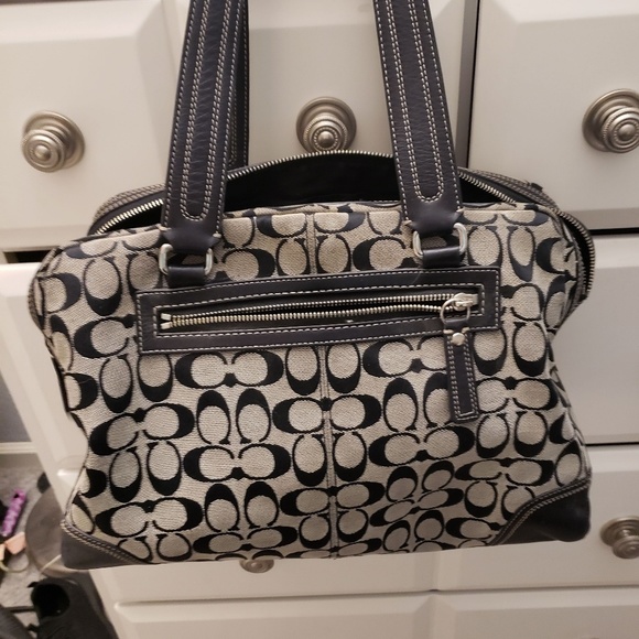 Coach - Picture 4 of 5